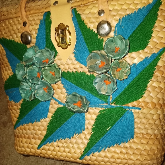 Handmade basket weave floral straw/leather purse - Picture 14 of 15